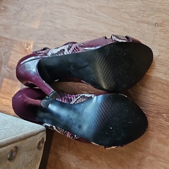 Guess Plum Purple Snakeskin Heels Size 7 - Picture 12 of 12